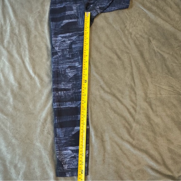 Lululemon Train Times
Transition Multi Midnight Navy / Black
#108 - Picture 6 of 12